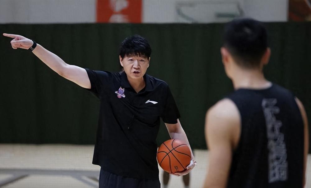 关于足总杯加时末段走向成谜，山东男篮更衣室发声，震撼外界，球队文化再被提及的信息-南宫电竞