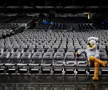 关于社区盾倒计时;圣安东尼奥马刺今夜临场应变;细节引发关注;媒体盛赞;更衣室氛围转暖的信息-南宫官方入口