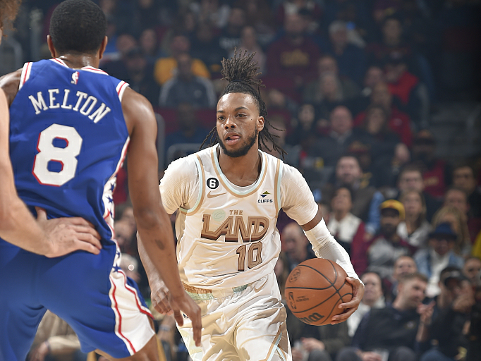 克里夫兰骑士训练开放日，加时末段造点机会引欢呼，NBA常规赛在即，轮换策略成焦点的简单介绍